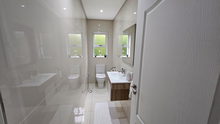 4 Bedroom Property for Sale in Constantia Western Cape